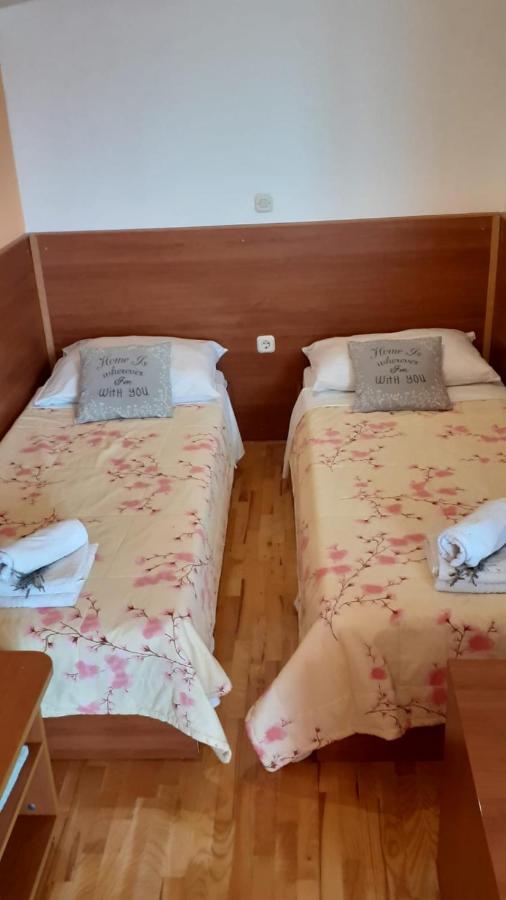 Apartments Veni Up Starigrad Paklenica Exterior photo