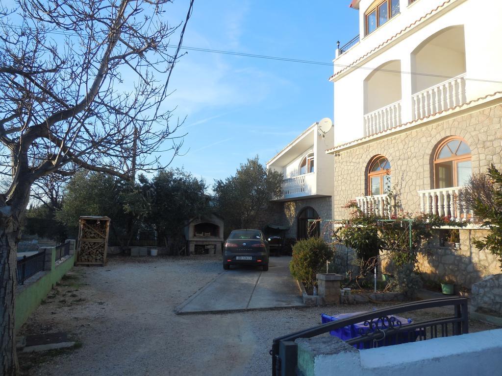 Apartments Veni Up Starigrad Paklenica Exterior photo